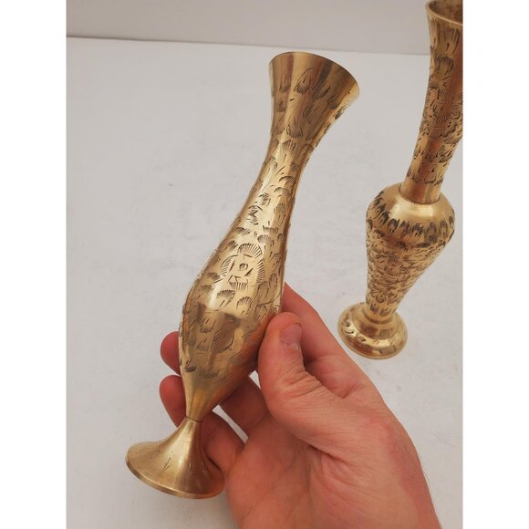 Vintage Etched Flower Pattern Brass Vase - Aged Vintage Patina - Made in India - - Picture 5 of 10